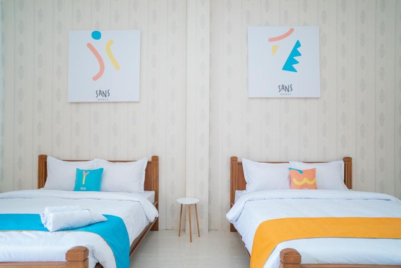 Sans Hotel Queen Batu Sumber Brantas Экстерьер фото