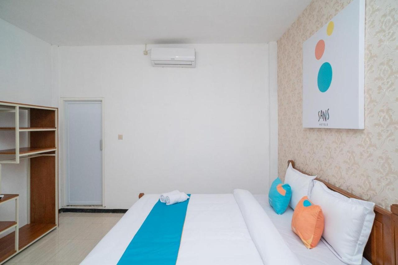Sans Hotel Queen Batu Sumber Brantas Экстерьер фото