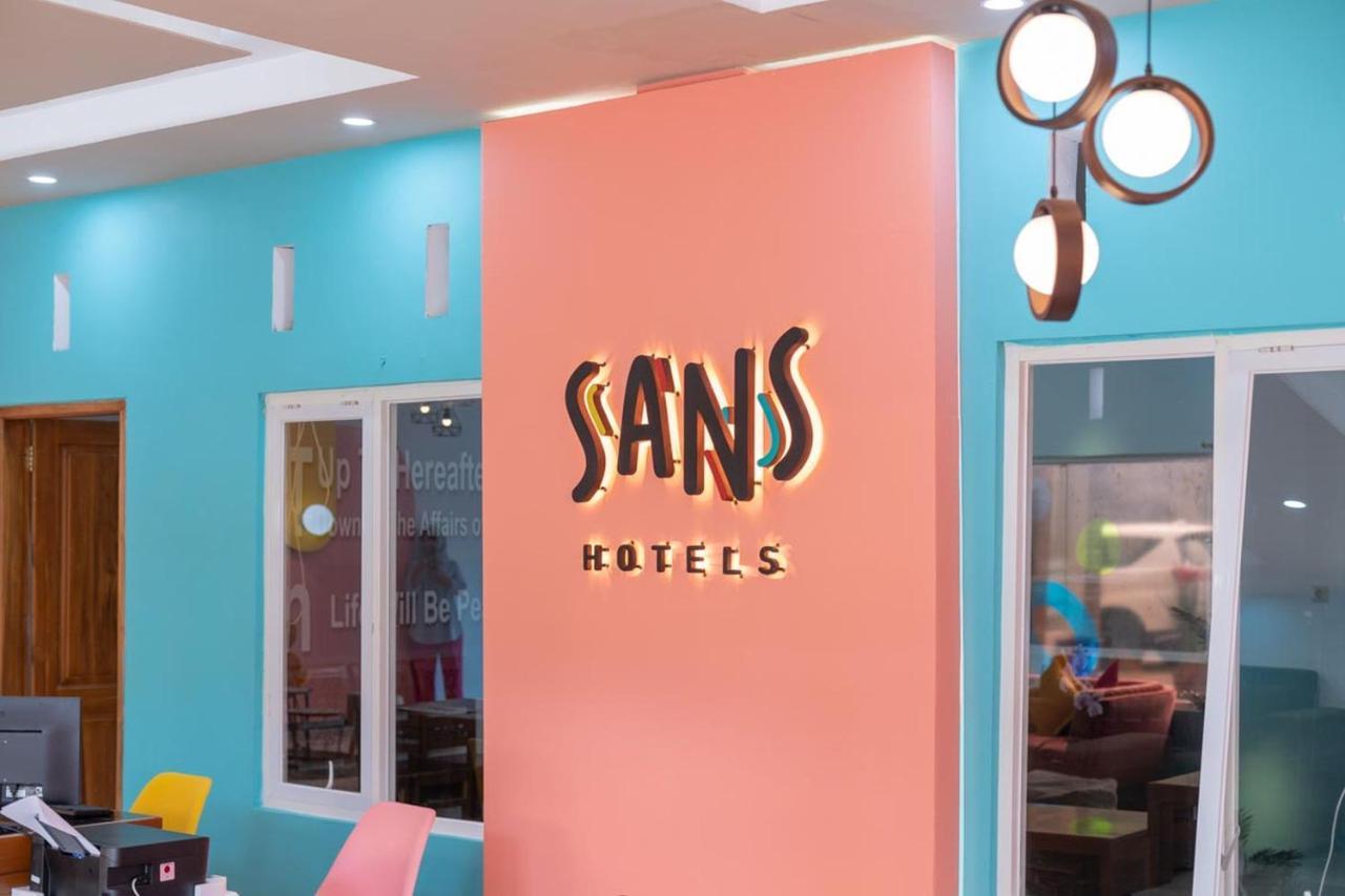 Sans Hotel Queen Batu Sumber Brantas Экстерьер фото