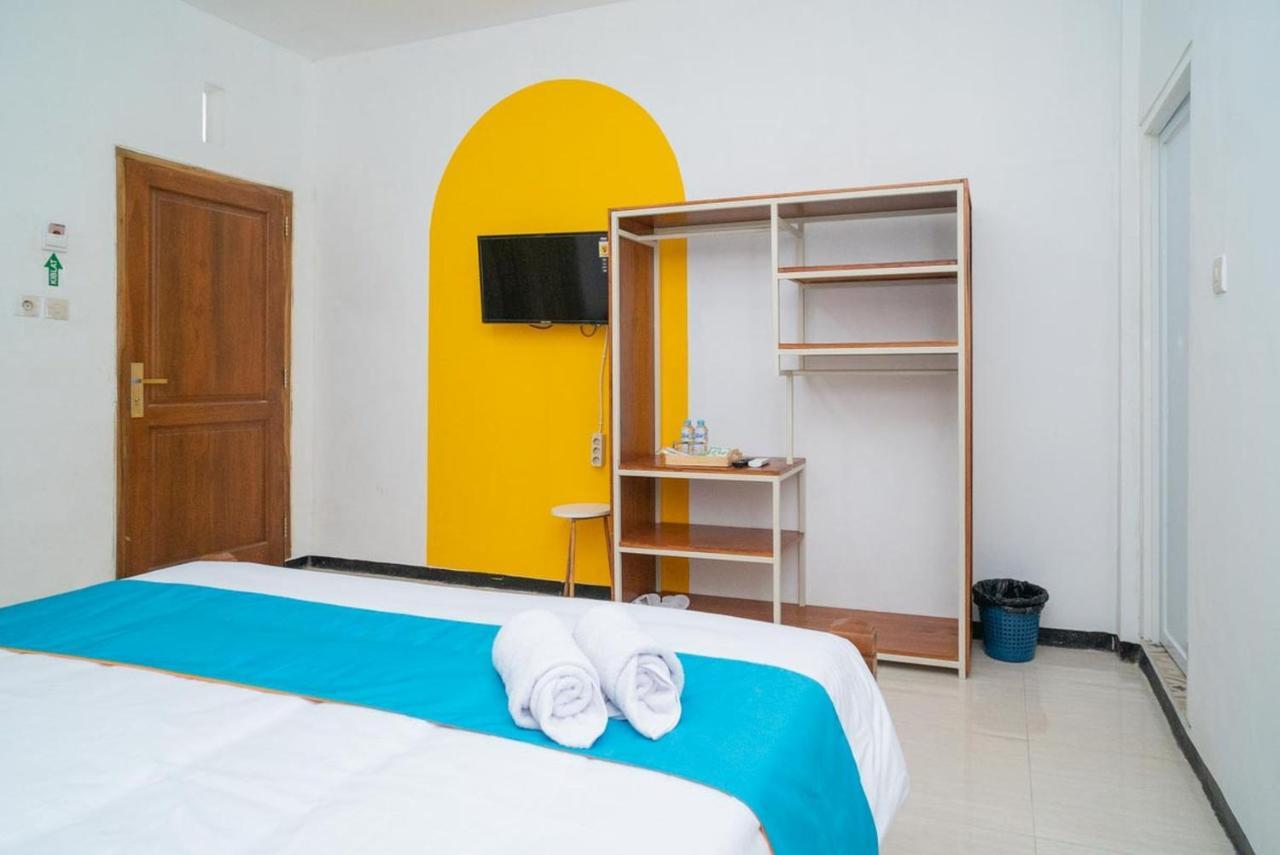 Sans Hotel Queen Batu Sumber Brantas Экстерьер фото