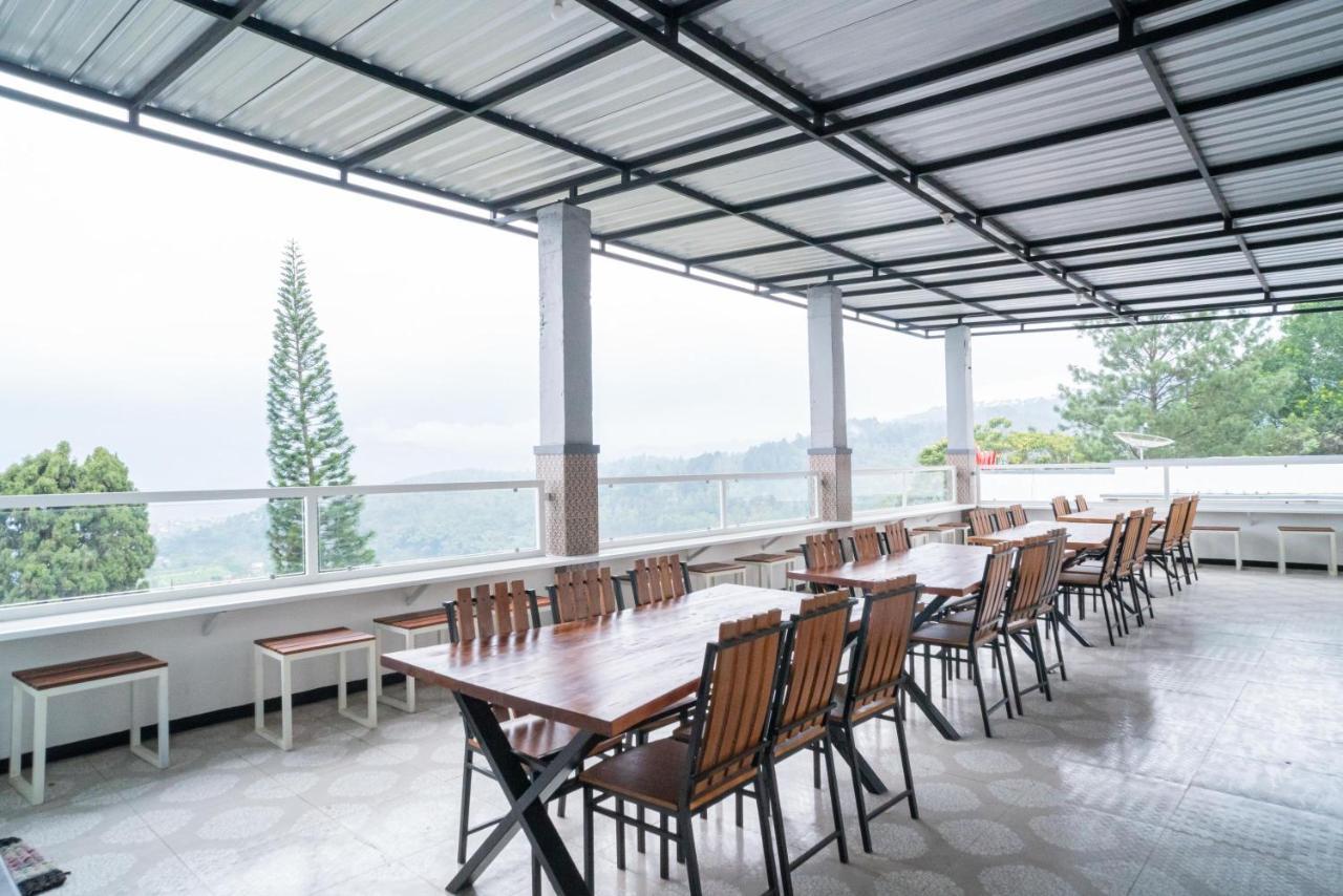 Sans Hotel Queen Batu Sumber Brantas Экстерьер фото