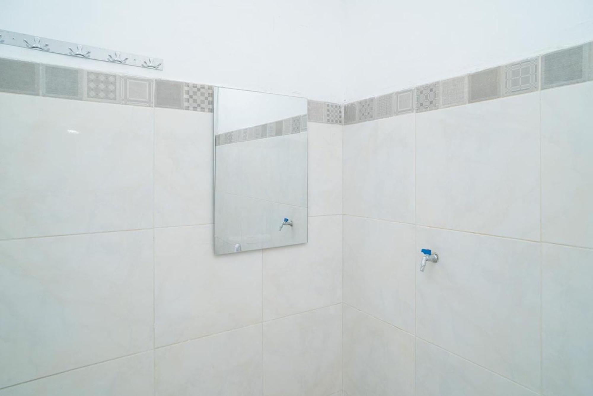 Sans Hotel Queen Batu Sumber Brantas Номер фото